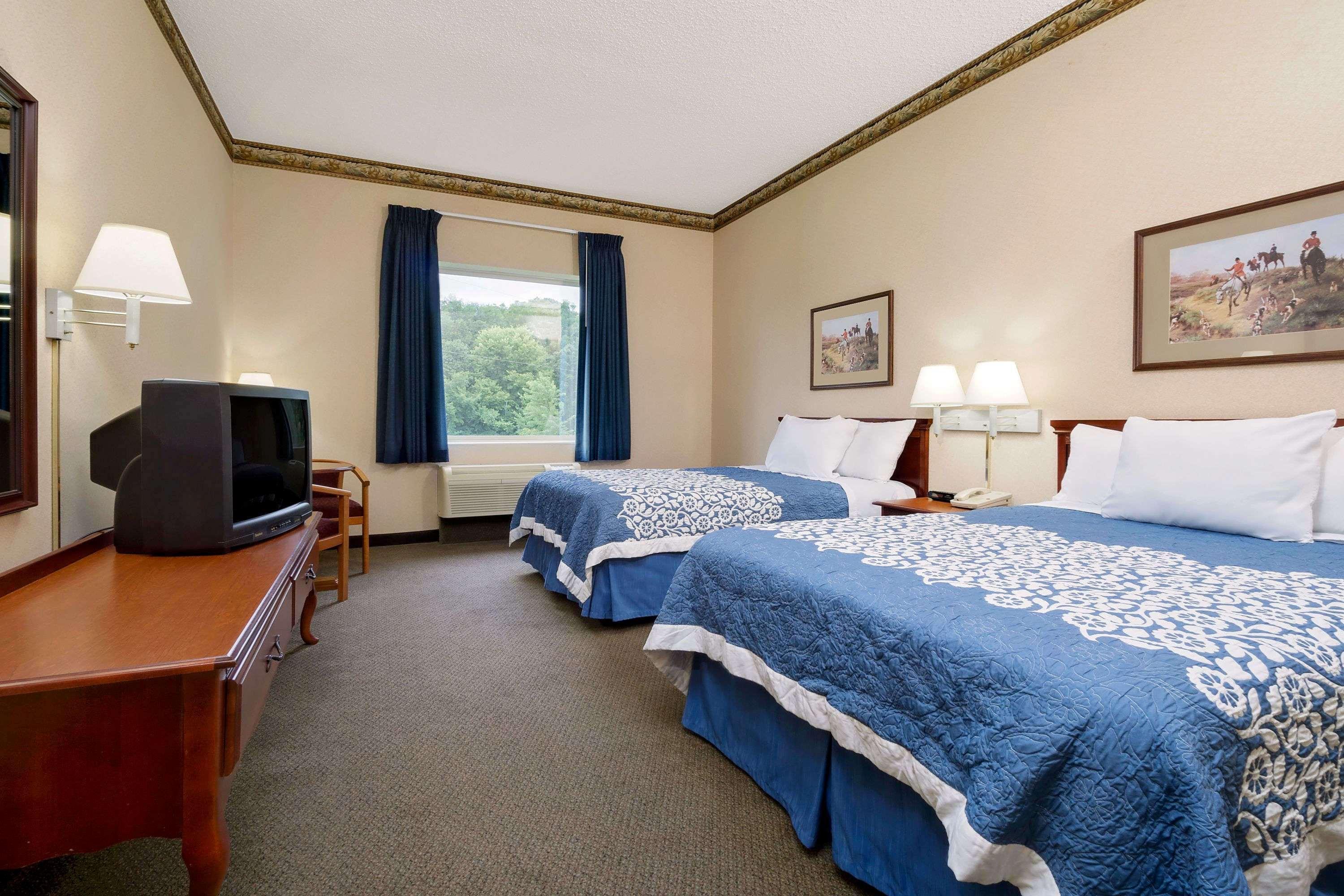 Magnuson Hotel West Liberty Εξωτερικό φωτογραφία