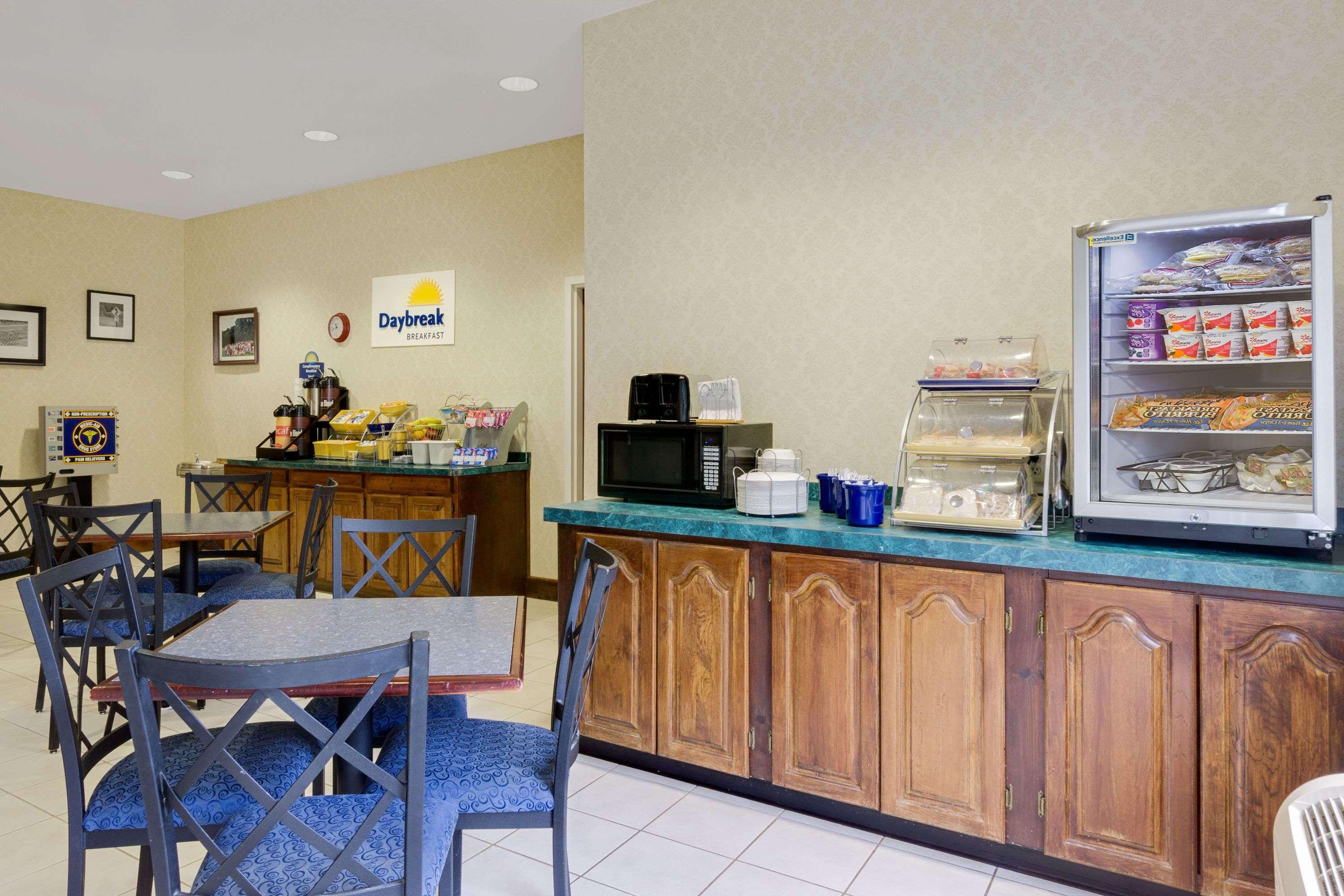 Magnuson Hotel West Liberty Εξωτερικό φωτογραφία